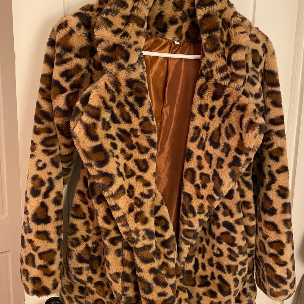 Leopard faux fur peacoat